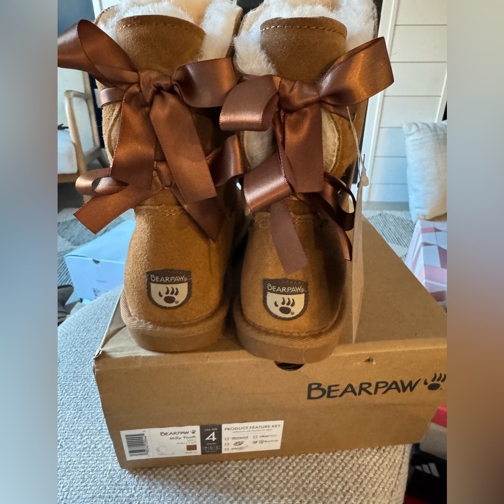 Bearpaw Milly Boot - Youth Size 4 New - Picture 2 of 7